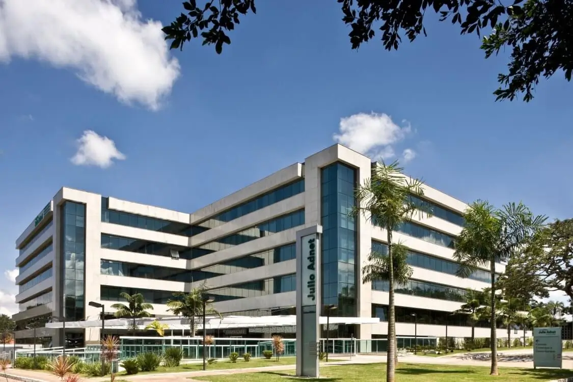 Recepção e ambiente da Clínica Pacífico, no Centro Médico Julio Adnet, Asa Sul, Brasília
